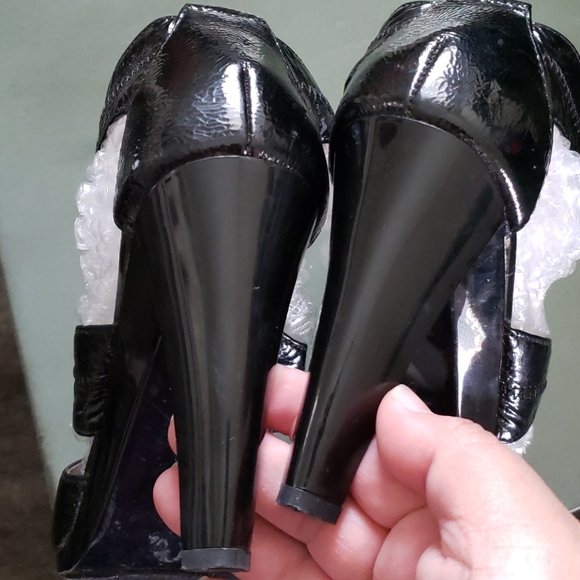 EUC Michael Kors Heels - Picture 3 of 9